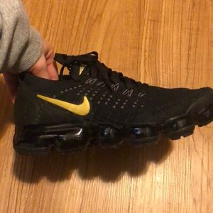 Nike air vapormax flyknit 2. Black and gold